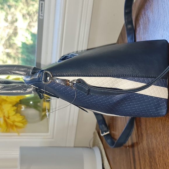⚓ Nautica Stay A Float Embossed Satchel Brand New, with tags! - Picture 8 of 11